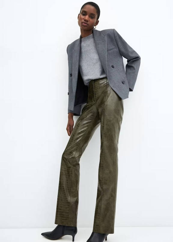 Look with women's leather pants.