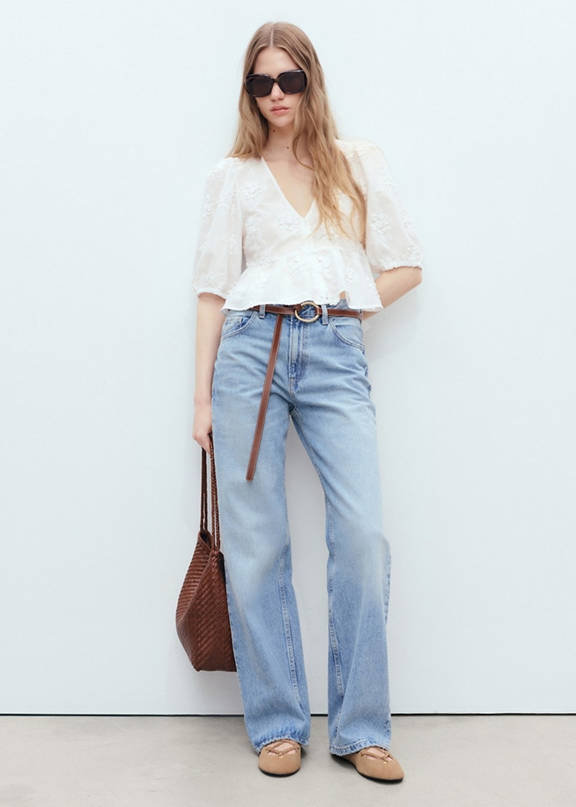 Outfit with white shirt.