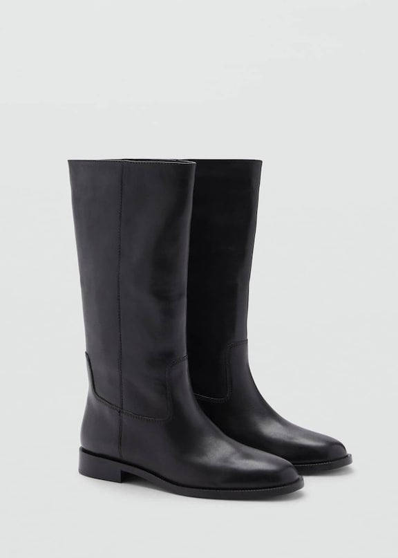 Outfit with black high boots