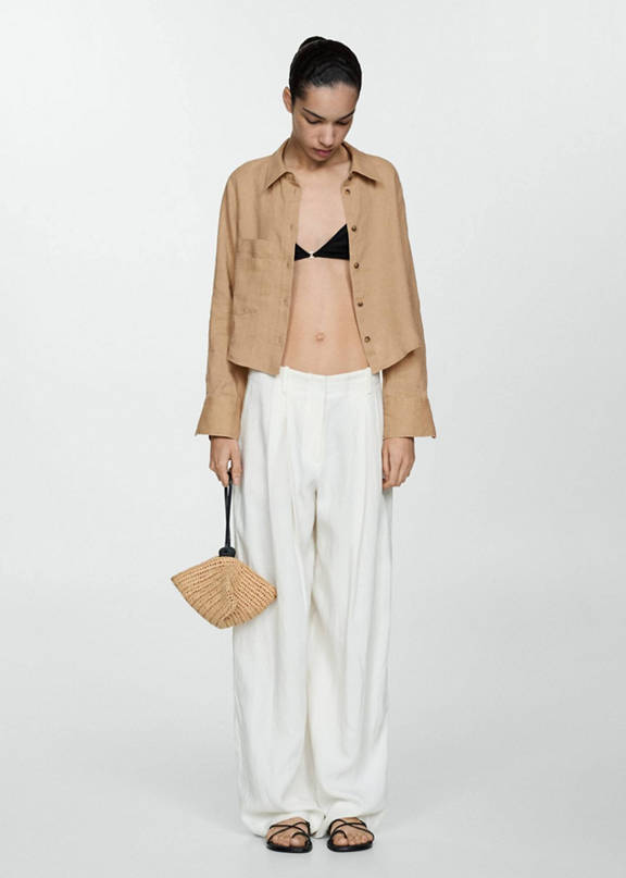 Outfit for summer travel with linen garments in light tones.
