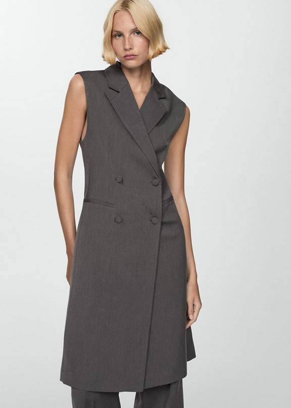 Woman wearing a look with a long waistcoat.