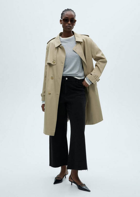 Woman with a casual trench coat look.